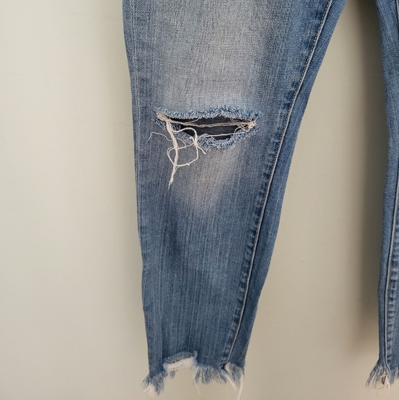 Hidden Jeans Women Size 30 Distressed Ripped Fray Cropped Denim Jeans Mid Rise - Picture 2 of 9